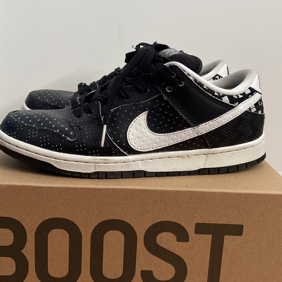 Authentic BHM Sb dunks - Picture 3 of 3